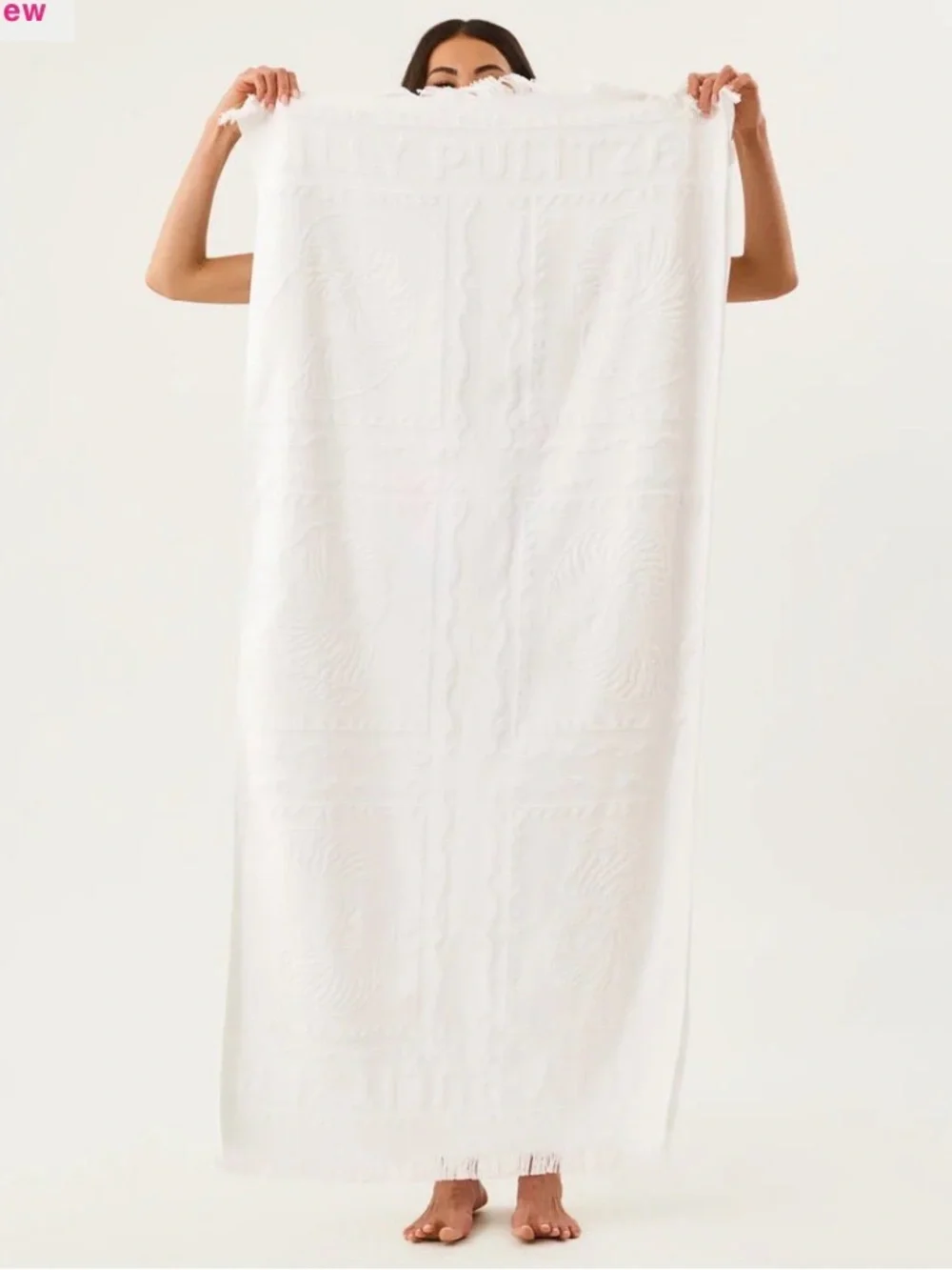 ⛱️ NWT Lilly Pulitzer white jacquard beach towel in color RESORT WHITE 🌺